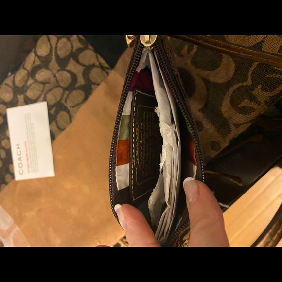 Coach small wristlet NWT ❤️ - Picture 3 of 3